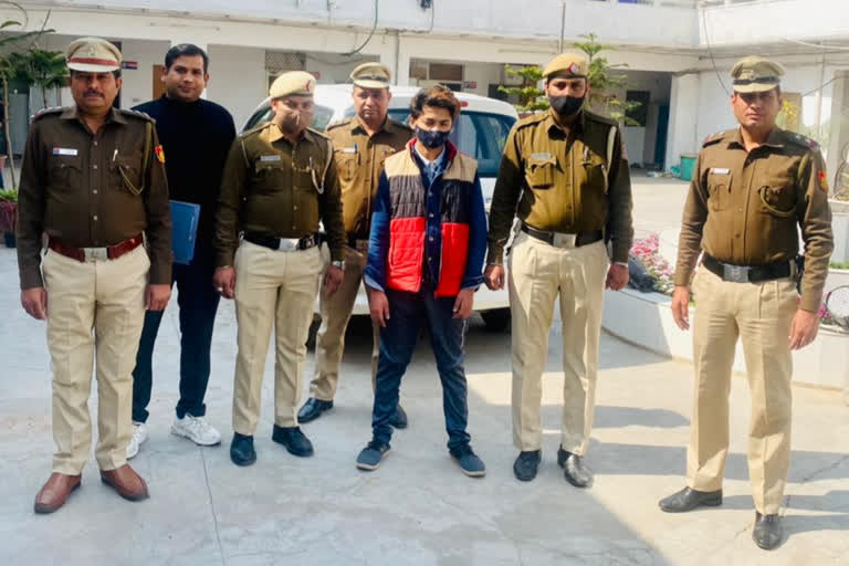 police team of Fatehpur Berry police station in South Delhi has arrested an accused in the murder case