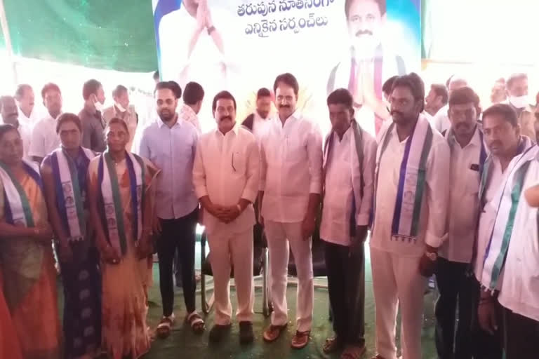 mp mopidevi met winning sarpanches at guntur