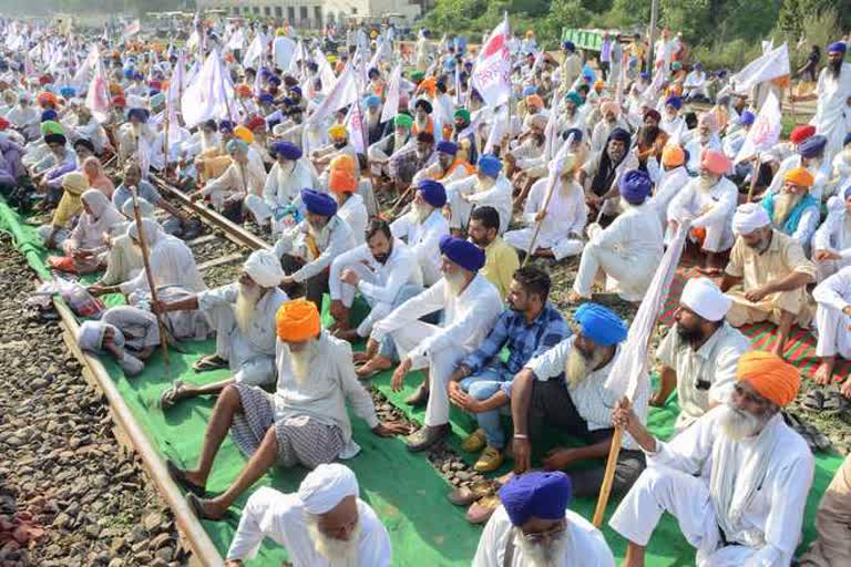 farmers train stop protest