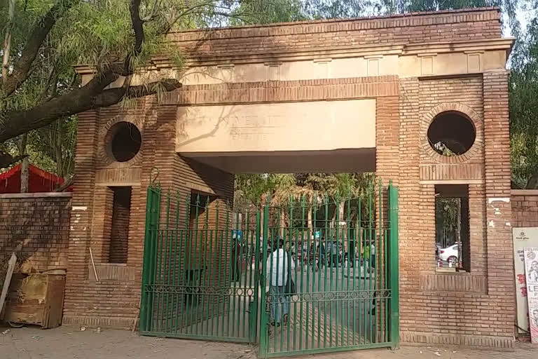 Seven students who were misbehaved in delhi university online class suspended