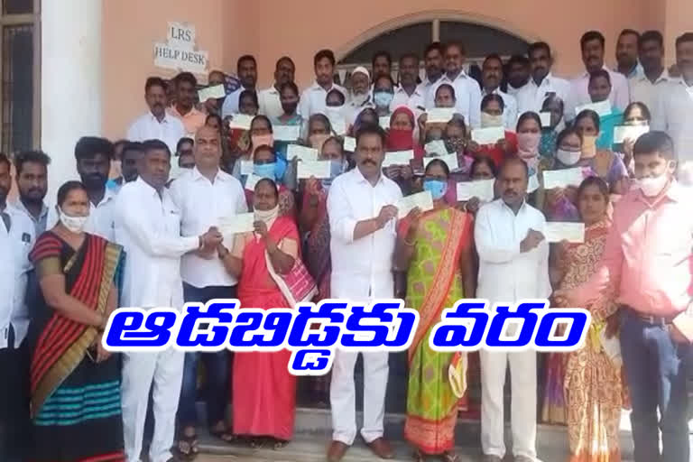 MLA Ravishankar distributes Kalyana Lakshmi cheques to beneficiaries in Karimnagar district