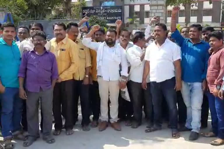 nayibrahmins protest at nirmal district collectorate