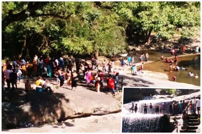 Ammavasai  தர்ப்பணம்  Tarppaṇam  தை அமாவாசை  thai amavasai  குற்றால அருவி  குற்றால அருவிகளில் அலைமோதும் பொதுமக்கள் கூட்டம்  Public crowd roaming the Courtallam Falls