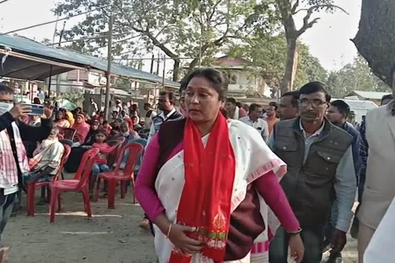 mla-nandita-das-donats-an-ambulance