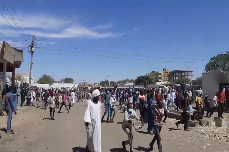 student protests turn into looting and riots in darfur sudan