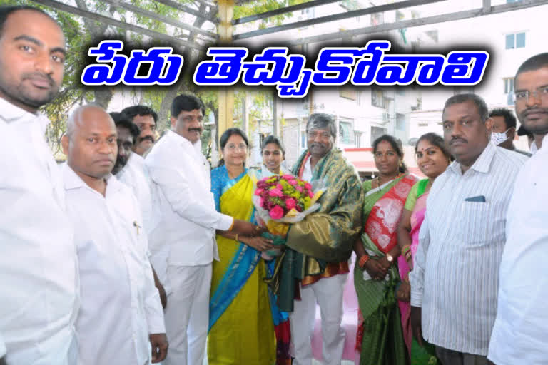 Deputy Mayor Srilatha Reddy was felicitated at Sitaphal Mandi and deputy speaker padma rao attended