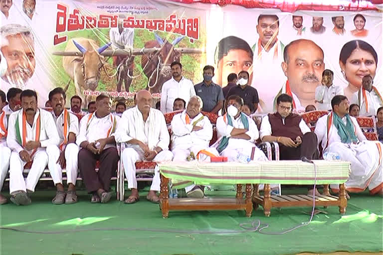 The farm walkout undertaken by the CLP against the farmer laws was given a solid welcome in Tapalapur, Manchiriala district