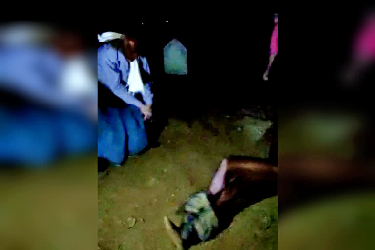 Mob lynching in Bihar  villagers beaten to death  suspect was beaten to death  Gaya Crime News  boy stalking from fram killed by villagers  Bihar Crime  ಯುವಕನ ಬಟ್ಟೆ ಬಿಚ್ಚಿ ಹೊಡೆದು ಕೊಲೆ  ಗಯಾದಲ್ಲಿ ಯುವಕನ ಬಟ್ಟೆ ಬಿಚ್ಚಿ ಹೊಡೆದು ಕೊಲೆ  ಬಿಹಾರ್​ದಲ್ಲಿ ಯುವಕನ ಬಟ್ಟೆ ಬಿಚ್ಚಿ ಹೊಡೆದು ಕೊಲೆ  ಬಿಹಾರ್​ ಅಪರಾಧ ಸುದ್ದಿ