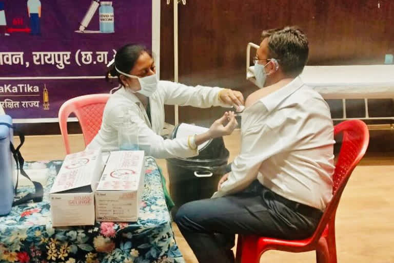 Corona vaccine will given to employees of Raipur Municipal Corporation today