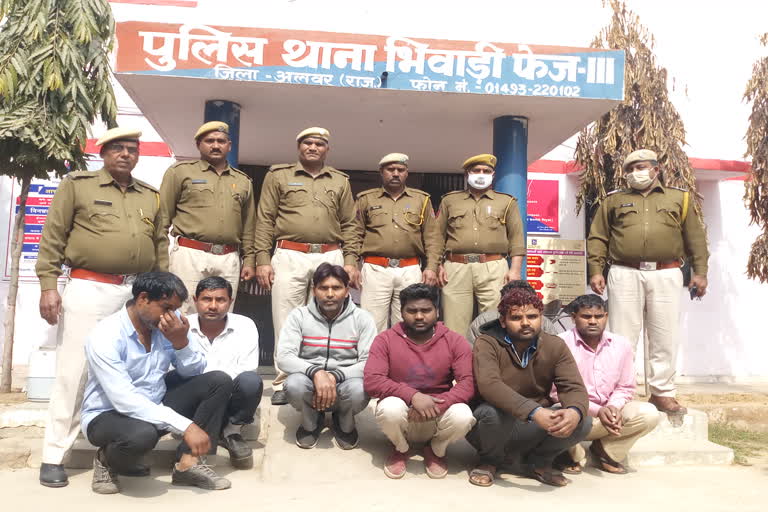 four quintal iron bars caught, भिवाड़ी पुलिस की कार्रवाई