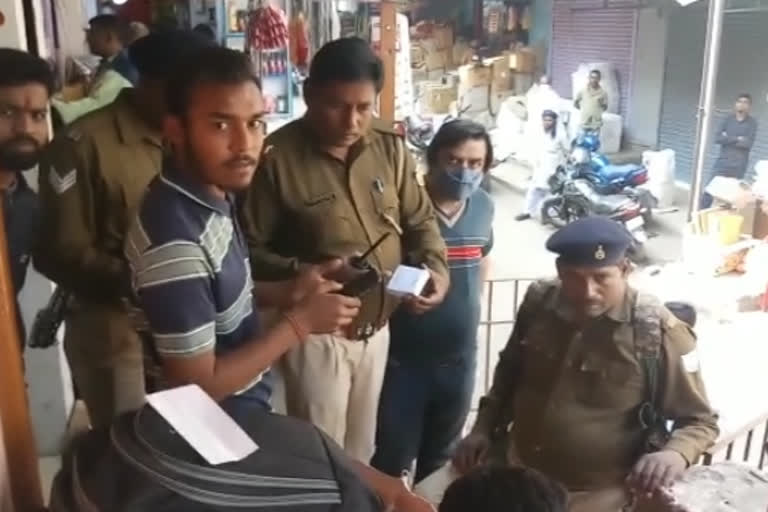 Raid in cosmetic shops in Dhanbad