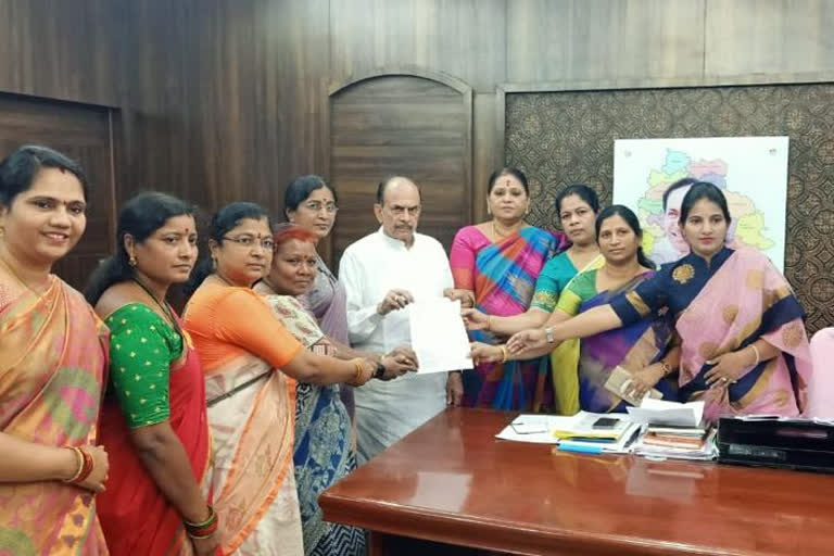 BJP Mahila Morcha leaders hand over petition to Home Minister Mahmood Ali to stop attacks on women