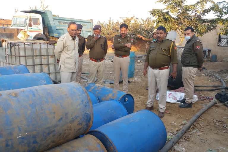 Paintchemical was stolen in Bhiwadi, Mumbai transporter raided with Haryana-Bhiwadi police, भिवाड़ी में पेंट कैमिकल चोरी,  मुम्बई के ट्रांसपोर्टर के साथ धोखाधड़ी, अलवर की ताजा खबरें