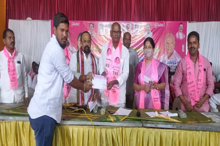 MLA Gongidi Sunita Mahender Reddy Confident has expressed that Trs will have over eighty thousands  members in Aleru constituency