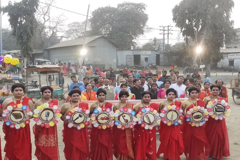 দক্ষিণ দিনাজপুরে সংগীত ও সংস্কৃতি মেলায় শিল্পীদের কদর