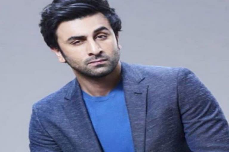 ranbir-kapoor-car-gets-locked-by-mumbai-police-for-parking-in-no-parking-zone