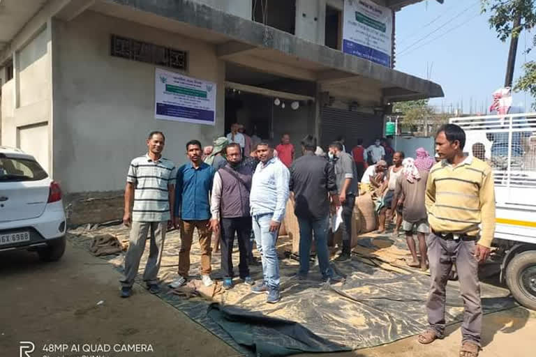 খোৱাঙঘাটৰ ধান ক্ৰয় কেন্দ্ৰক ৰাইজৰ ব্যাপক সহাঁৰি