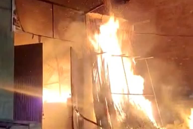 रुई गोदाम में लगी आग, Cotton warehouse fire