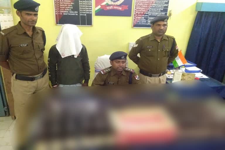 Accused with illegal liquor arrested from Triphar railway station