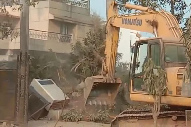 Boundary wall of political strategist Prashant Kishore's house demolished in Bihar