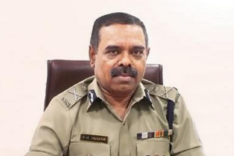 dgp-dm-awasthi-suspends-si-and-asi-for-getting-illegal-liquor-in-raipur