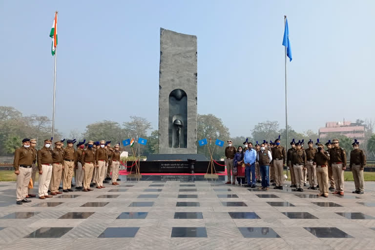 pulwama attack: tribute to soldiers in delhi