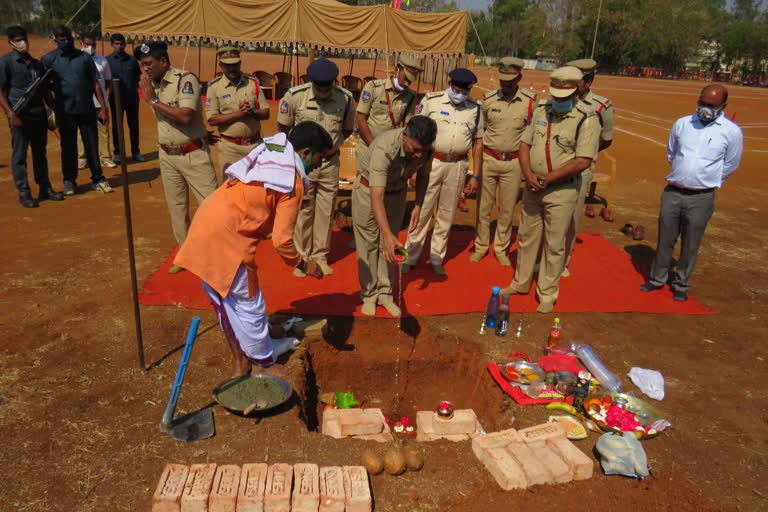 Vikarabad district .. District SP Narayana attended the closing ceremony of the first batch mobilization organized at the Police Parade Ground