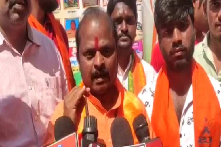 bajrang-dal-pays-tributes-to-pulwama-martyrs-at-ameerpet-crossroads