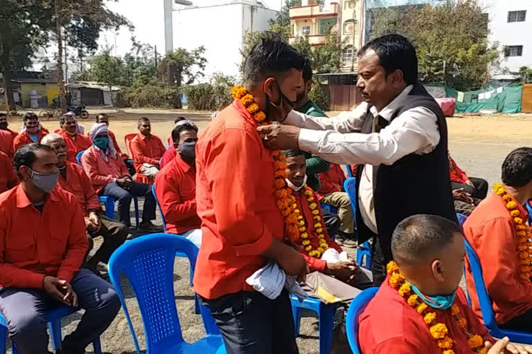 Respect for burdened porters