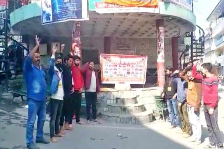 ABVP ने पुलवामा शहीदों को दी श्रद्धांजलि