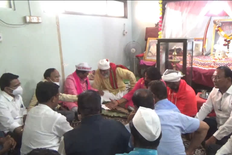 meeting of  religious  leader of banjara community regarding pooja chavan suicide case in washim