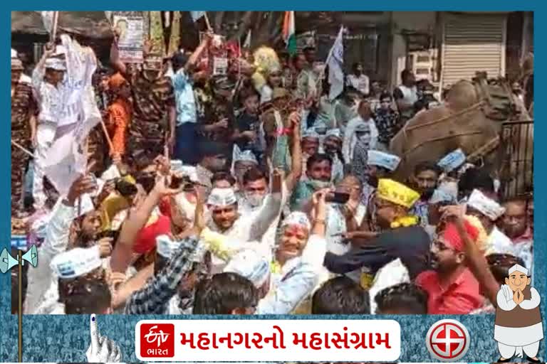 દિલ્હીના નાયબ મુખ્યપ્રધાન મનીષ સિસોદિયા સુરતમાં કાર્યકર્તાઓ સાથે ગરબે રમ્યા