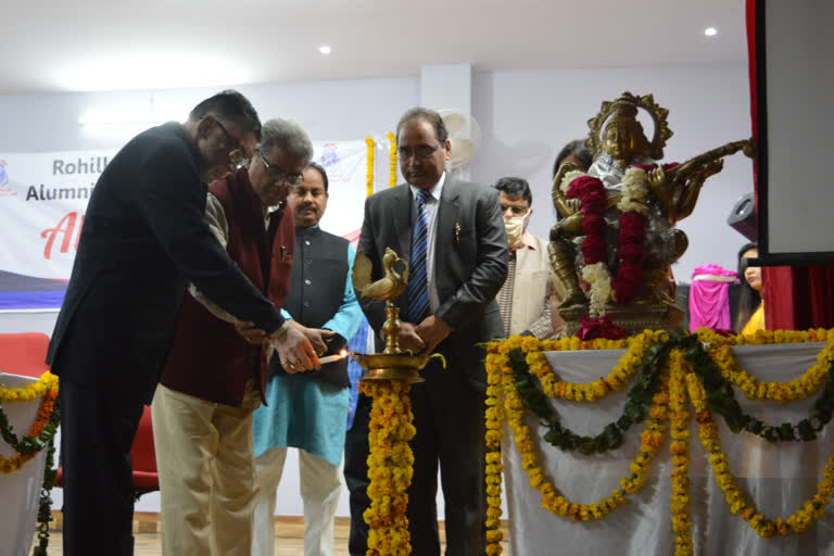 केंद्रीय मंत्री ने दीप प्रज्वलित कर किया कार्यक्रम का शुभारंभ