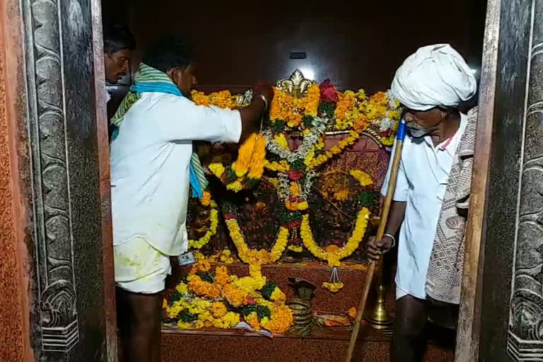 Duraj Palli Lingamantula Swami performed Dishti Puja for the Pedagattu Jatara