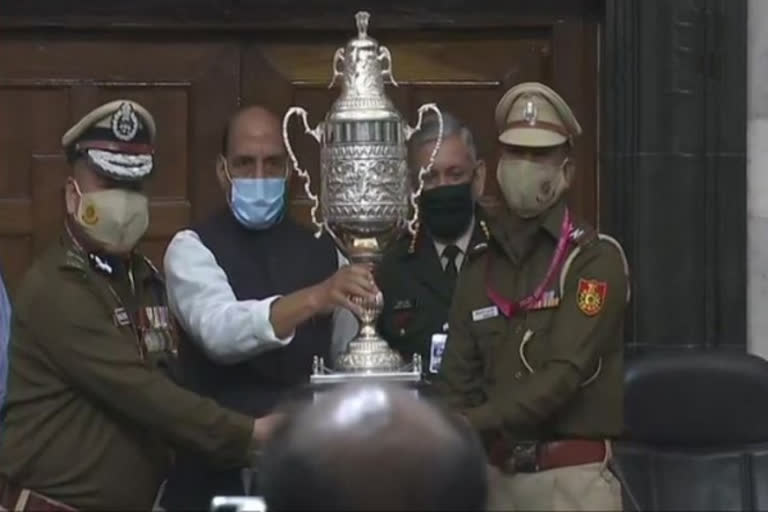 Defence Minister presents Best Marching Contingent award of Republic Day parade 2021