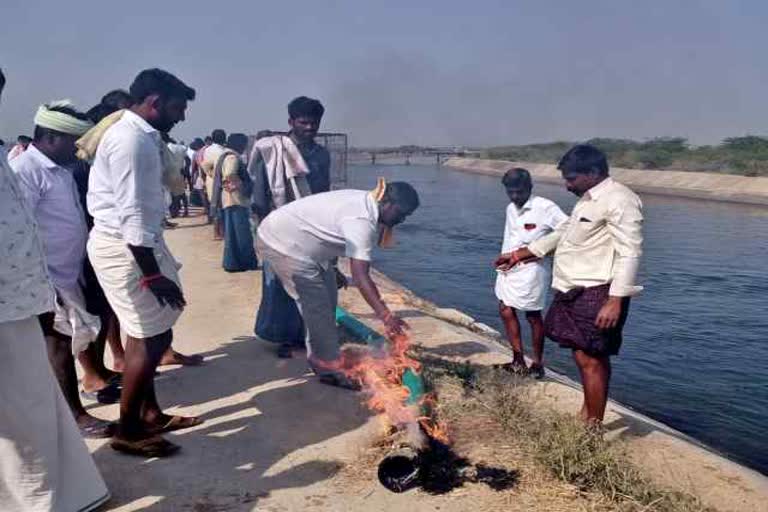 Farmers who burnt illegal pipes on the left Canal of Tungabhadra