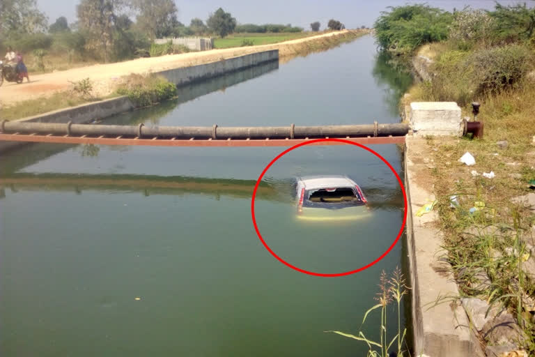 The car lost control and plunged into a canal in guntur