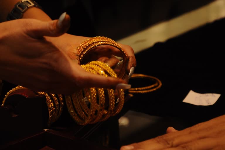 Gold declines marginally by Rs 19; Silver gains Rs 646