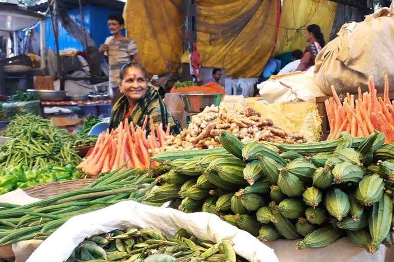 कोल्हापूरात फळभाज्यांचा दारात वाढ,