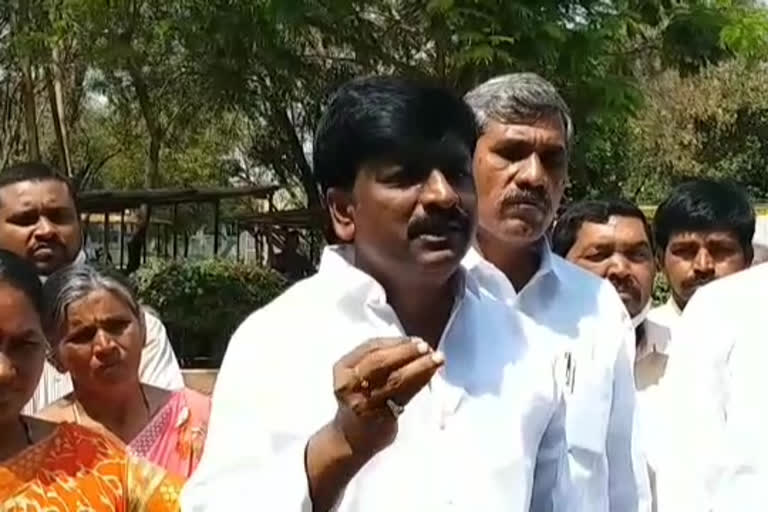 mlc ravi complaint to sp  AnbuRajan  over ysrcp leaders attack on sarpanch elections candidates