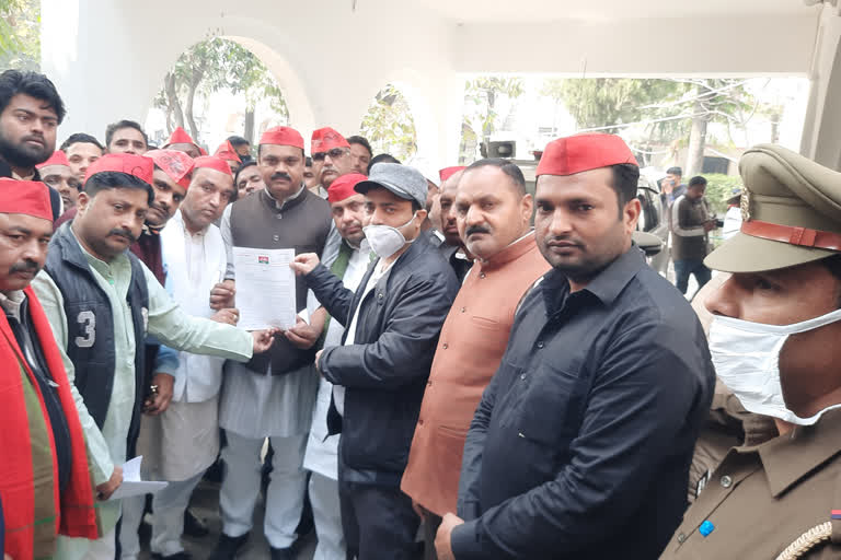 muzaffarnagar sp workers submitted memorandum to governor