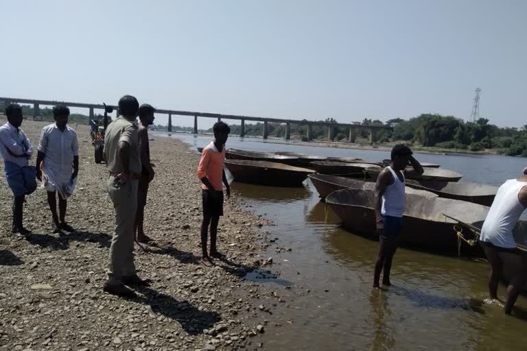 Illegal sand mining in the Tungabhadra River