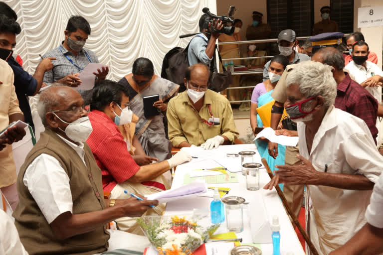 Idukki district  santhwana sparsham adalat  സാന്ത്വന സ്‌പര്‍ശം താലൂക്ക് തല അദാലത്ത്  മന്ത്രി എംഎം മണി  മന്ത്രി സി.രവീന്ദ്രനാഥ്  ഇ എസ് ബിജിമോള്‍ എം.എല്‍.എ  നെടുങ്കണ്ടം മിനി സിവില്‍ സ്റ്റേഷൻ