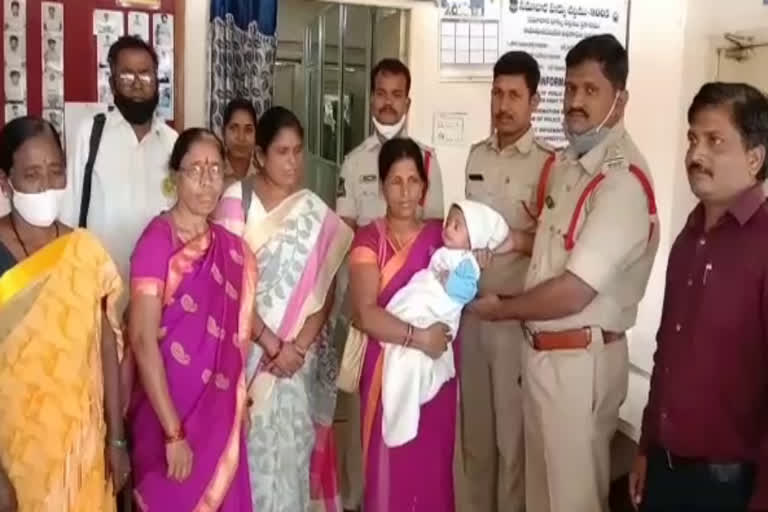 police who cracked the baby sale case in tandoor