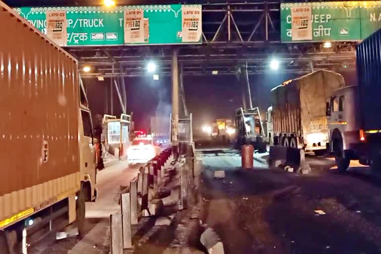 भारत सरकार  अलवर न्यूज  फास्टैग की लाइन  हाईवे पर फास्टैग  Fastag on the highway  Cash out of line  National highway  State highway  Fastag line  Indian government  Highway in alwar