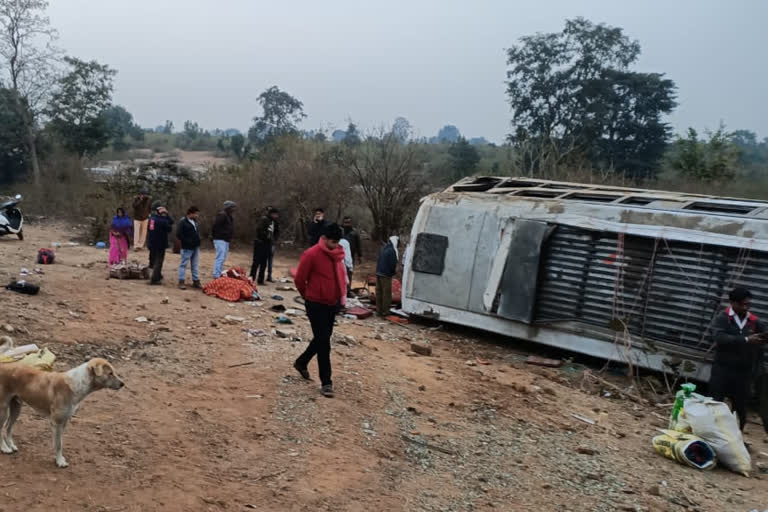 Bus coming from Lucknow to Kawardha has an accident in Madhya Pradesh