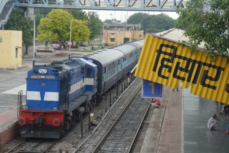 railway-police-has-been-alerted-after-the-train-stop-call-of-farmers-and-the-trains-of-bikaner-division-have-been-canceled