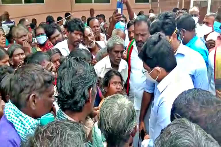 collector meets injured people