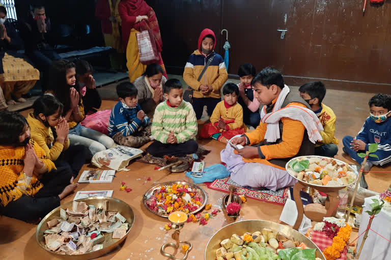 कालीबाड़ी मंदिर में बसंत पंचमी की पूजा