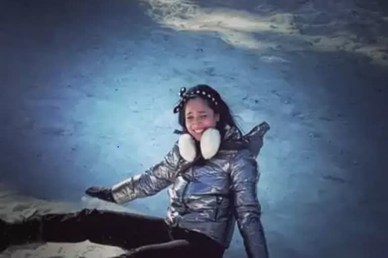 ankita-lokhande-shared-a-video-enjoying-snowfall